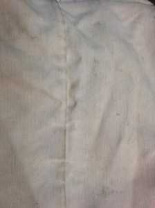 Taches noires sur sac blanc 3